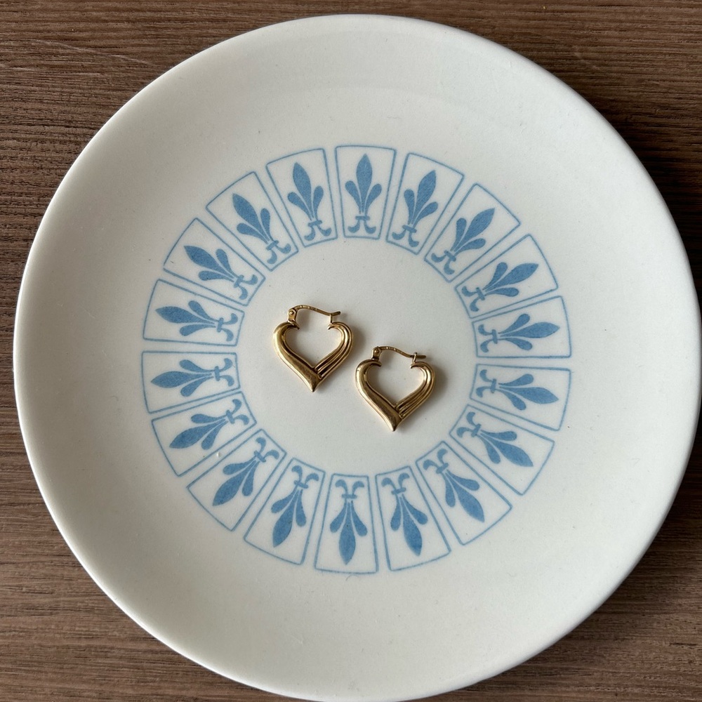 Vintage 14K Yellow Gold Heart Hoops